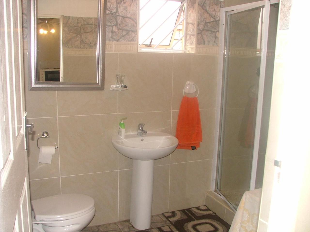 Mbalentle Guesthouse Bishop Lavis المظهر الخارجي الصورة