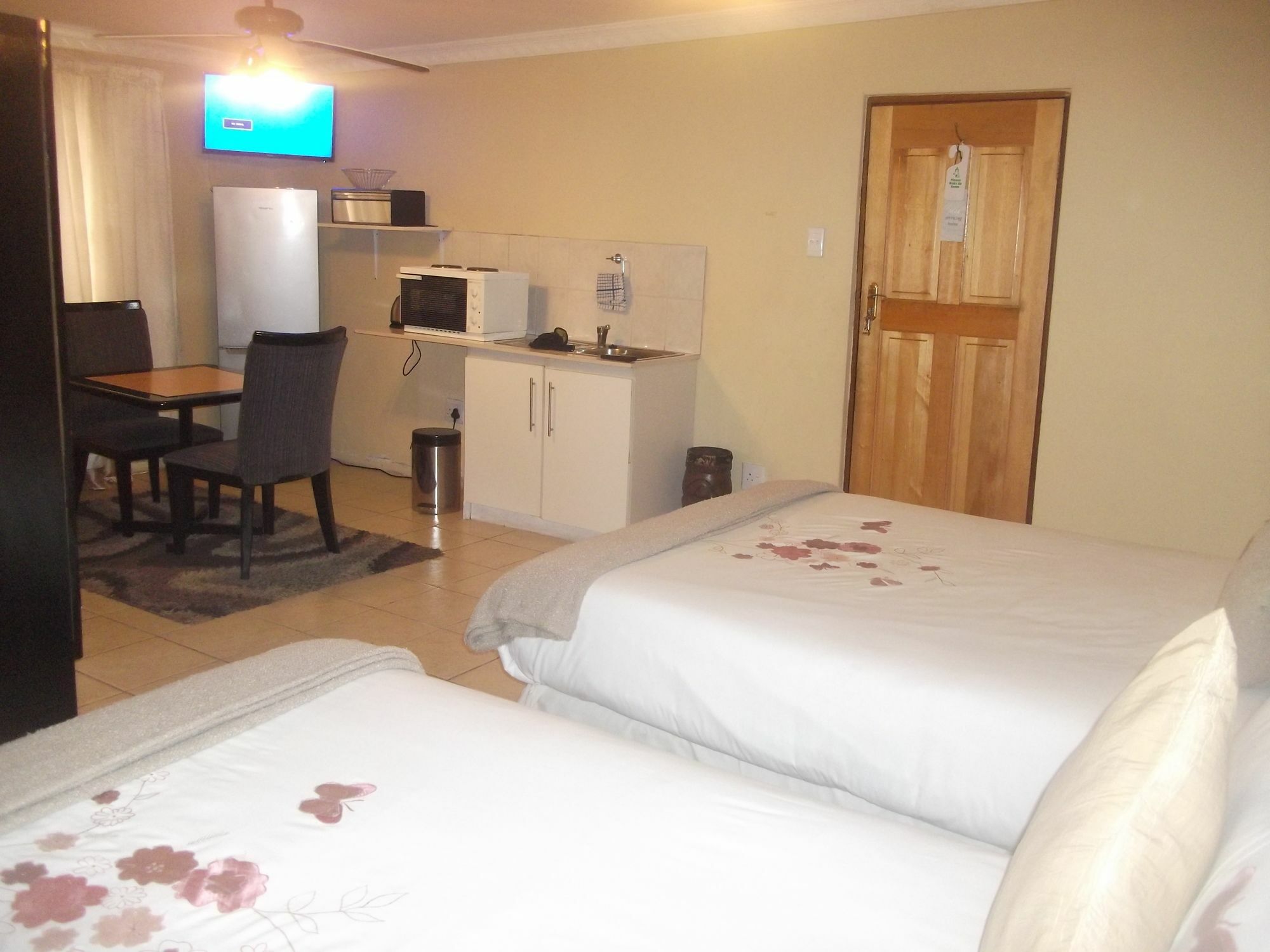 Mbalentle Guesthouse Bishop Lavis المظهر الخارجي الصورة